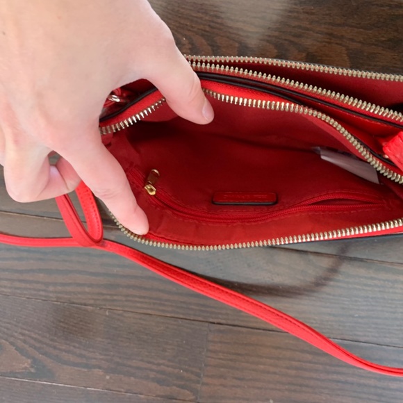 CROSSBODY RED PURSE - 🌸3/$30🌸 - Picture 6 of 9